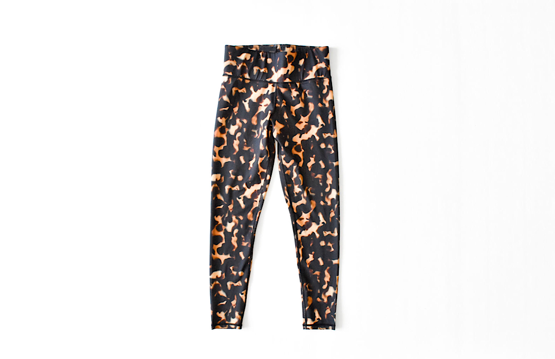 Leggings in tortoise print: add matching sports bra for activewear set!